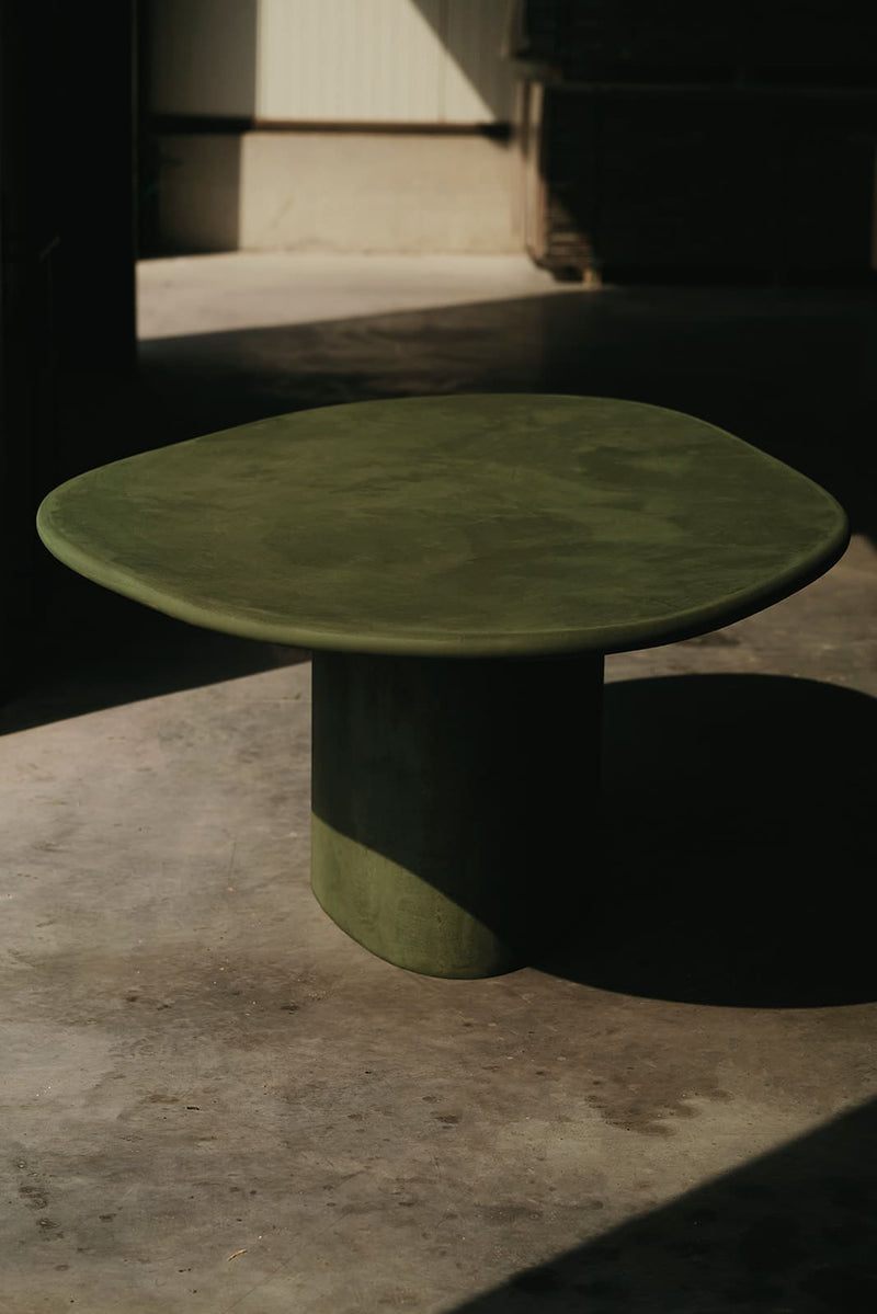 Mosgroene Mortex tafel met zuil